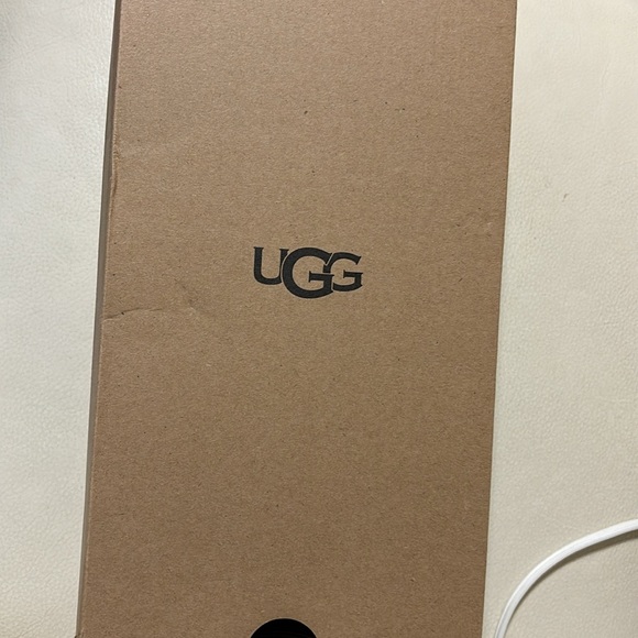 Empty UGG shoe box - Picture 2 of 5
